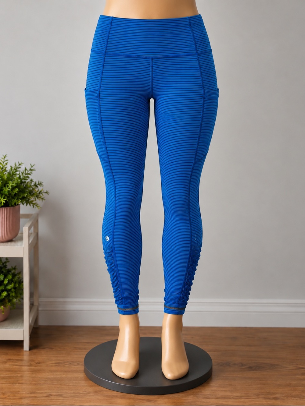 Lululemon Speed Up Tight Blue Black Stripe Ruched Ankle Pockets Size 8 Running